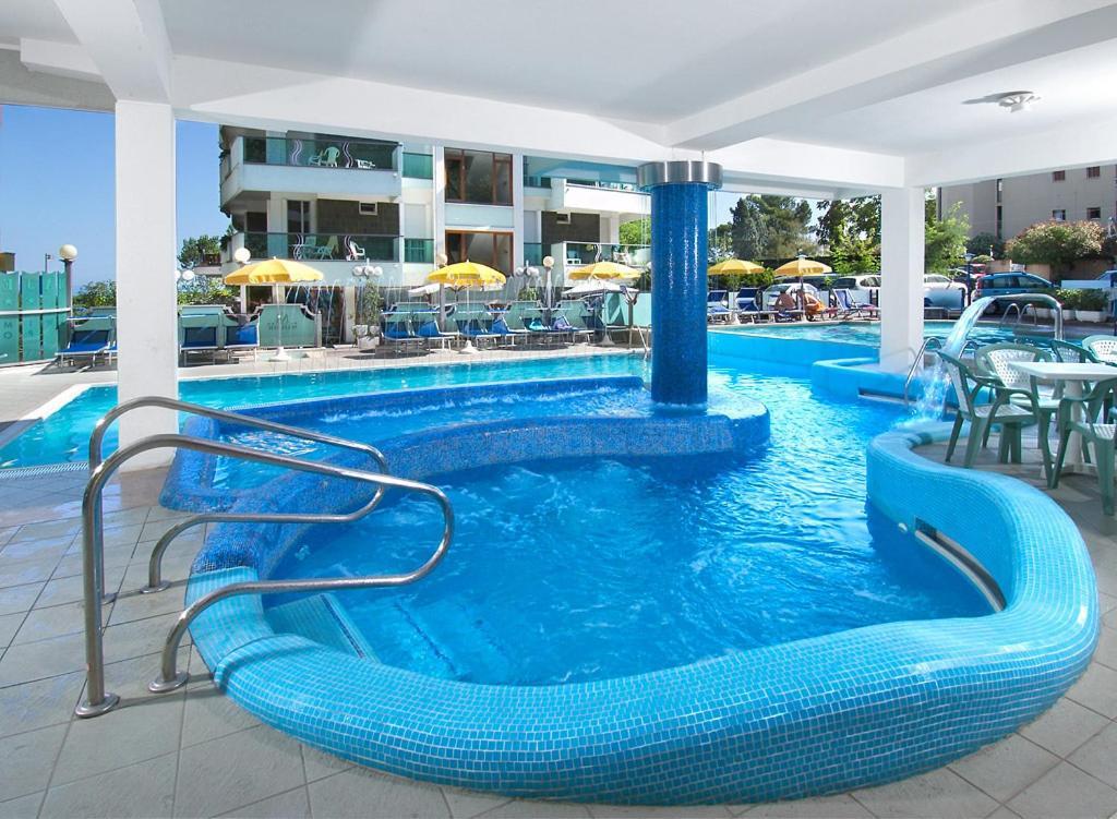Hotel Majestic Gabicce Mare Exterior photo