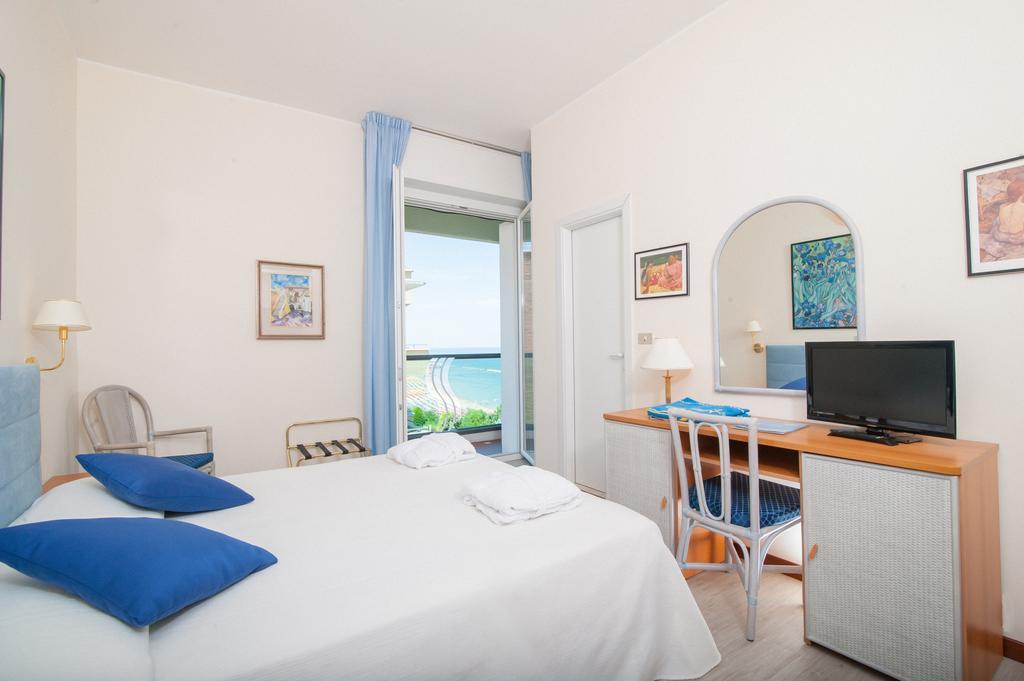 Hotel Majestic Gabicce Mare Exterior photo
