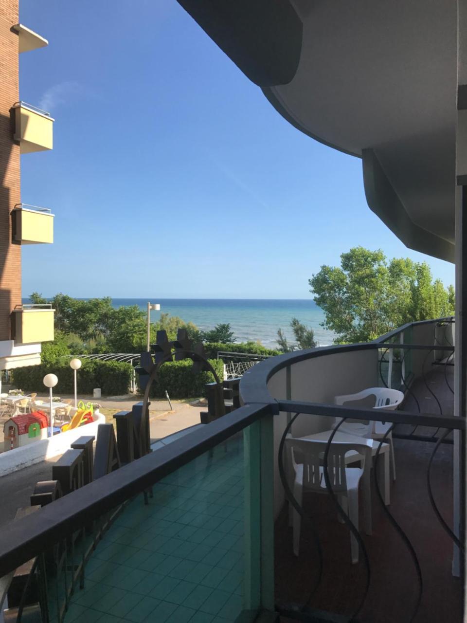 Hotel Majestic Gabicce Mare Exterior photo